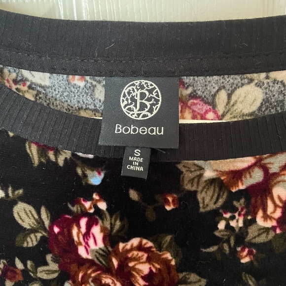 2/$12🌿 Bobeau NWOT Velvet Floral Long Sleeve Top - Black / Red - Picture 5 of 5